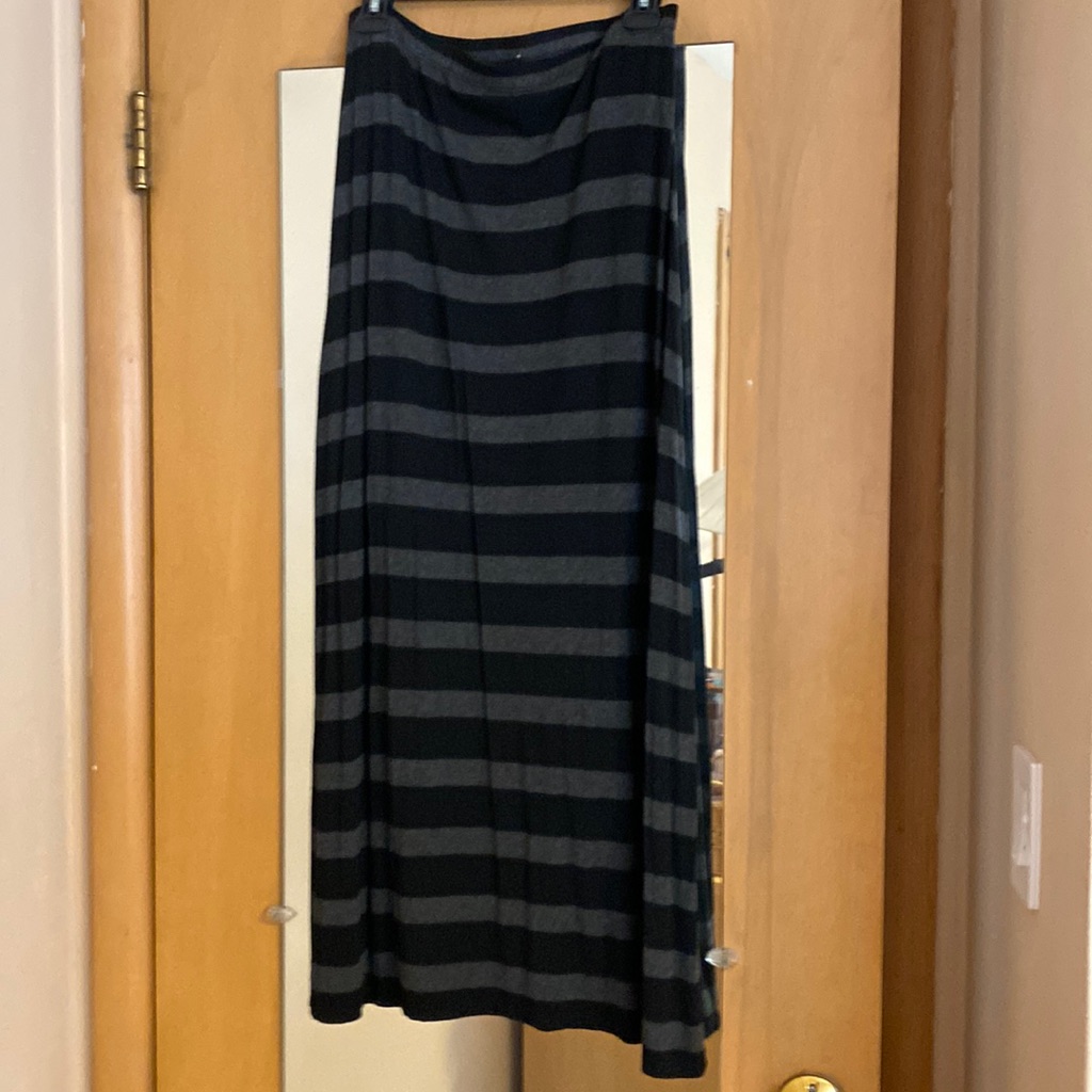 White House / Black Market Skirt